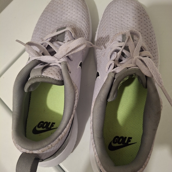 Nike Gray and White Sneakers - Picture 4 of 4